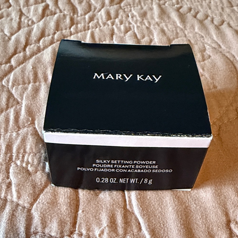 Mary Kay Silky Setting Powder